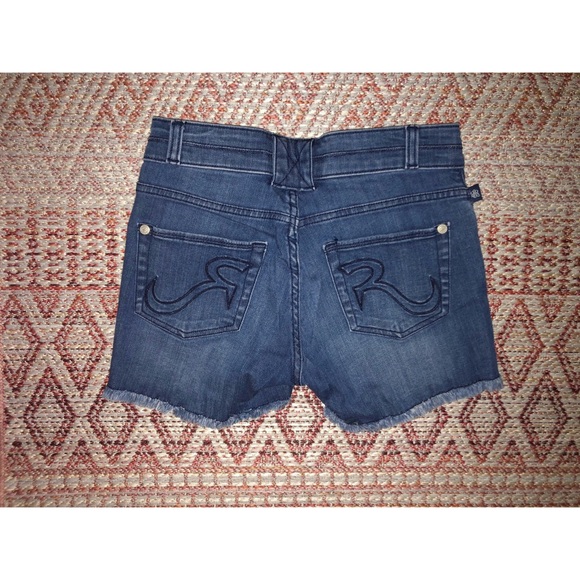 Denim shorts - Picture 2 of 3